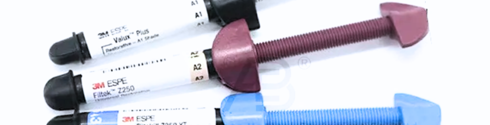 Jeringas de resina de composite de alta gama 3M utilizadas para el diseño de sonrisa en COPU Carabanchel