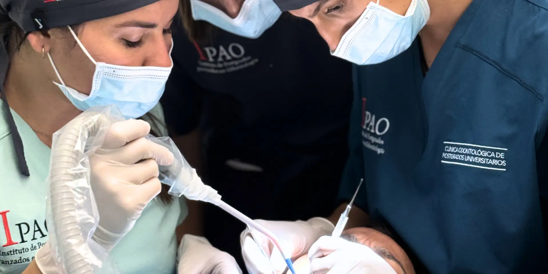 Cirugía de implantes dentales sin dolor en Vallecas