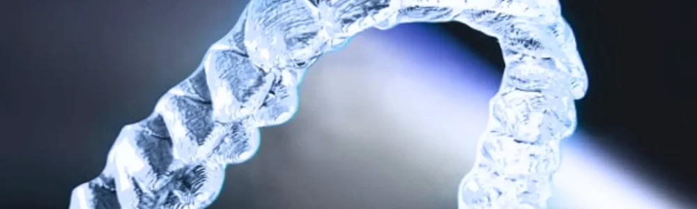 Alineador transparente de ortodoncia invisible en clínica universitaria COPU Vallecas